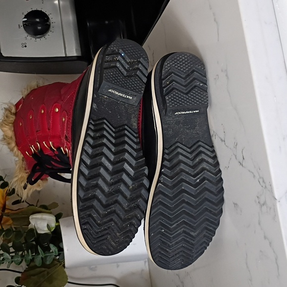 Sorel Red and Black Winter Boots - Picture 7 of 8
